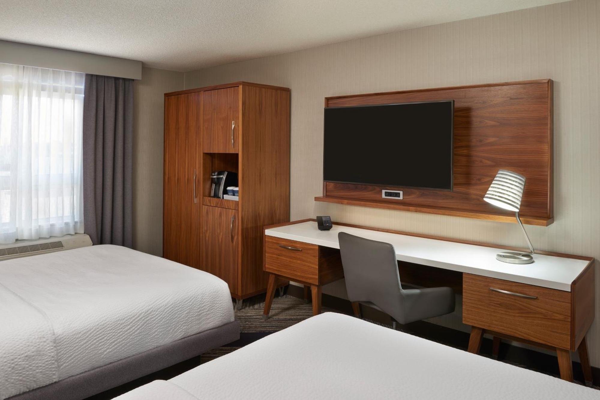 Four Points By Sheraton Vaughan Exterior photo