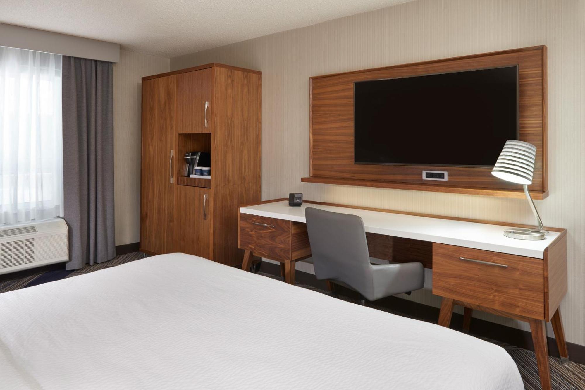 Four Points By Sheraton Vaughan Exterior photo