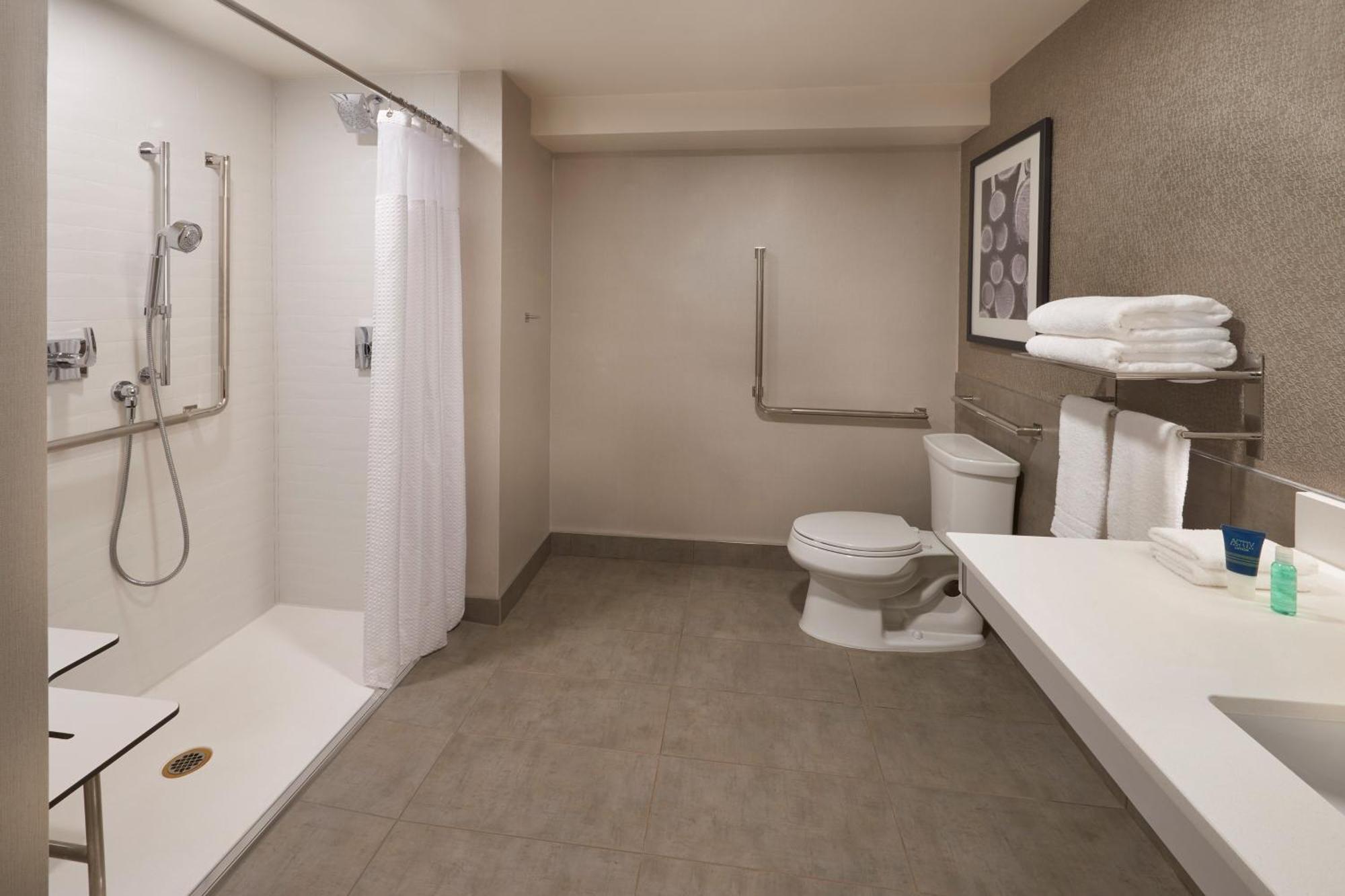 Four Points By Sheraton Vaughan Exterior photo