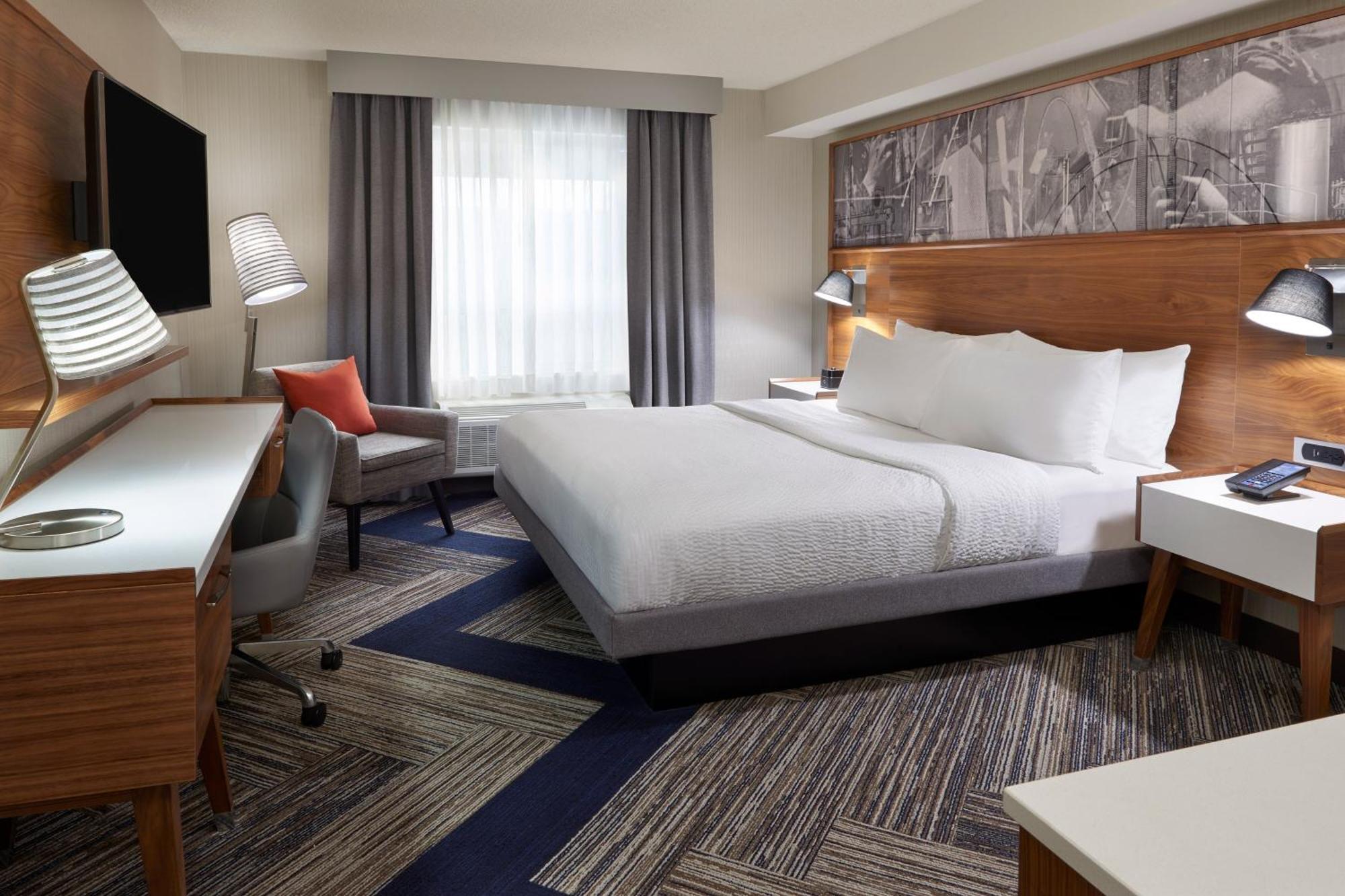 Four Points By Sheraton Vaughan Exterior photo