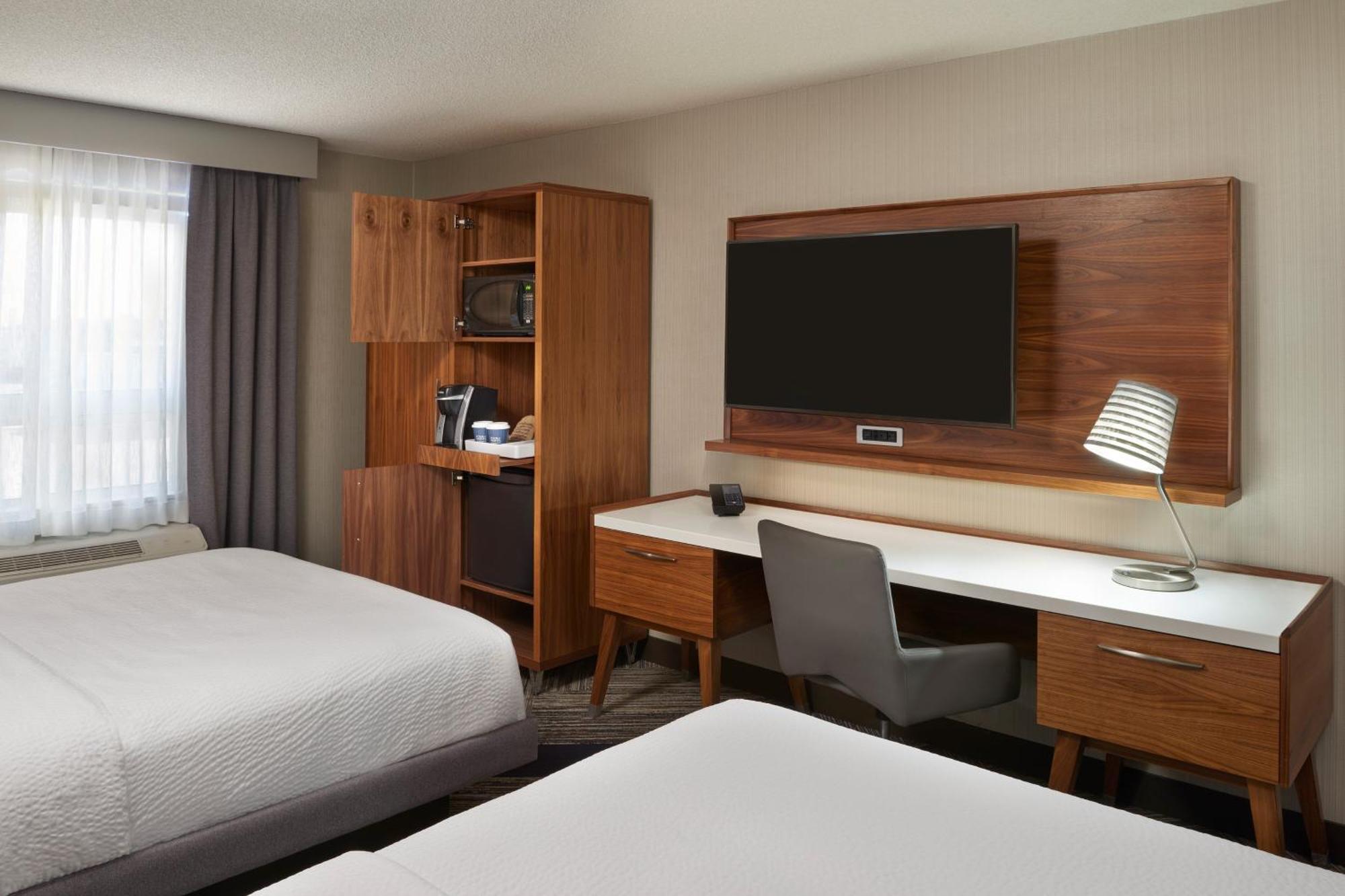 Four Points By Sheraton Vaughan Exterior photo